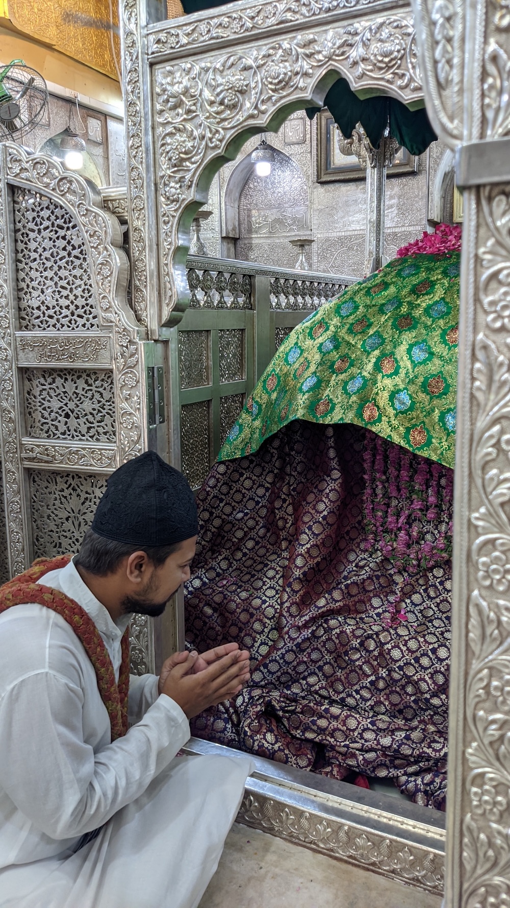 The Khadim offering dua at the Mazar Sharif