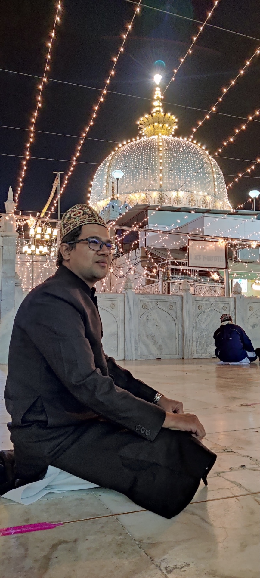 The Khadim before the illuminated dome
